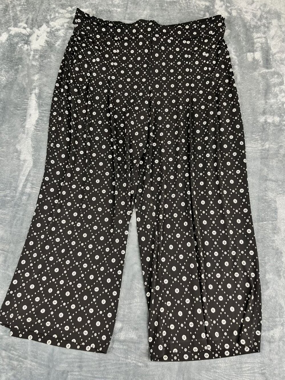 Lane Bryant Black & White Wide-Leg Pants Size 18/20 Floral Print